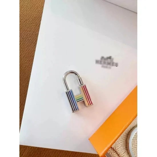 H, candenas, quizz, rainbow, key ring
